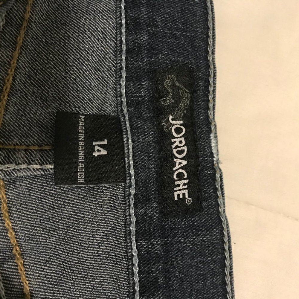 Shorts - Picture 4 of 5